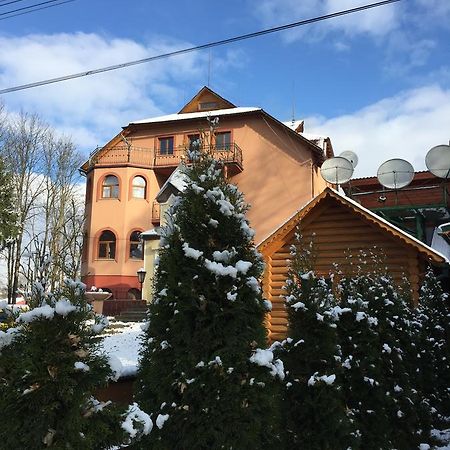 Franc Yasinya Exterior photo