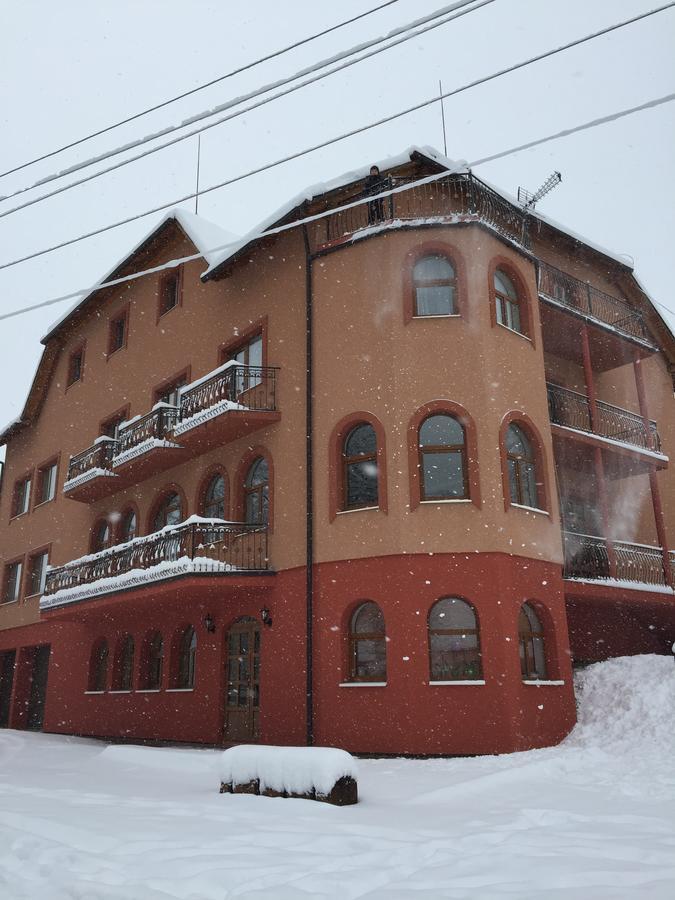 Franc Yasinya Exterior photo