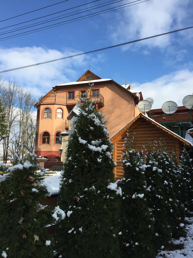 Franc Yasinya Exterior photo