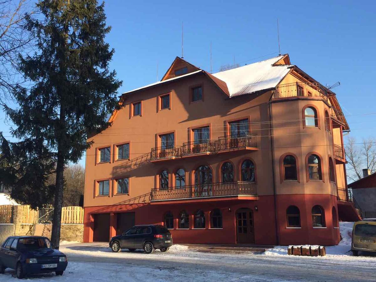 Franc Yasinya Exterior photo